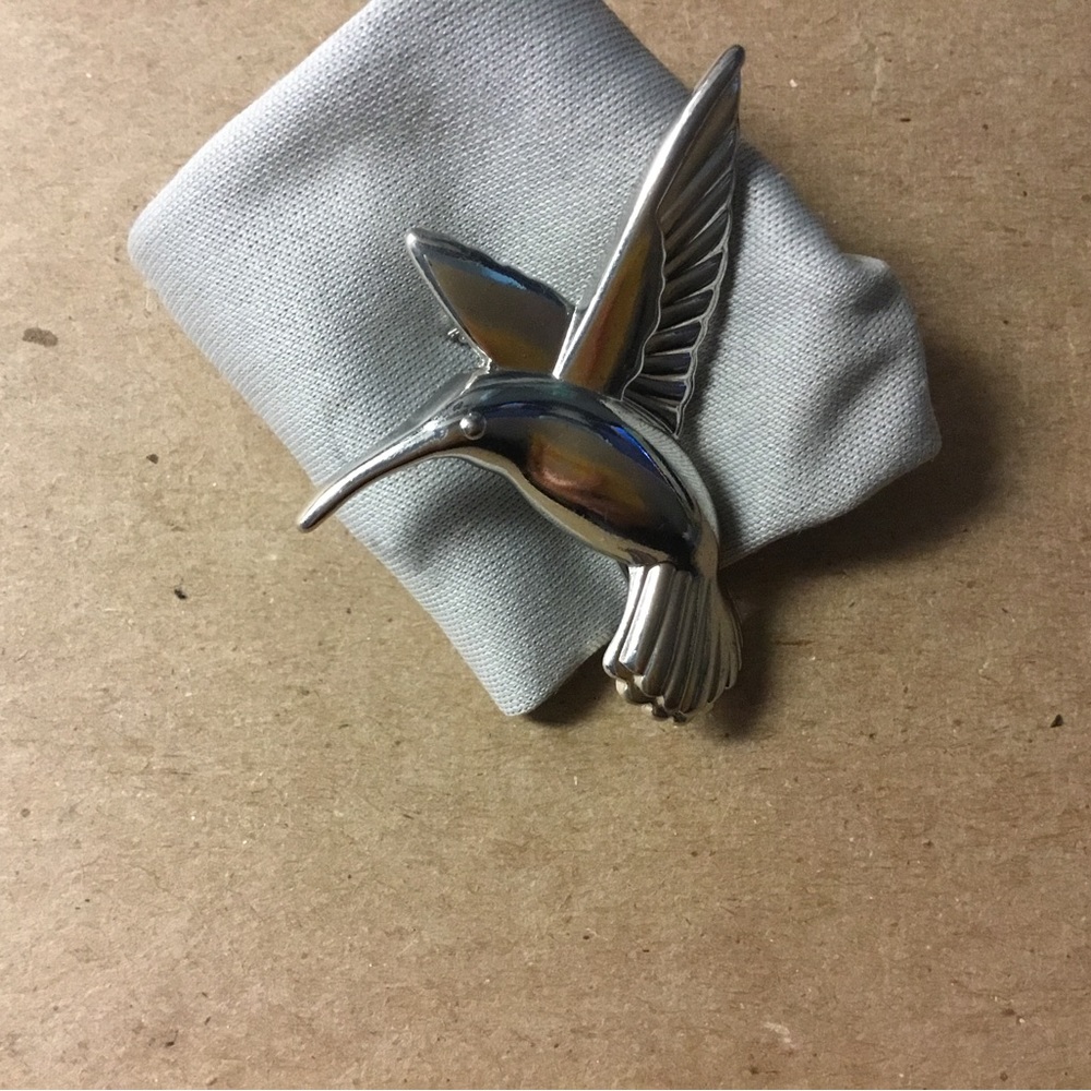 Hummingbird Brooch Silver tone.Not signed Vintage estate Jewelry Good Condition